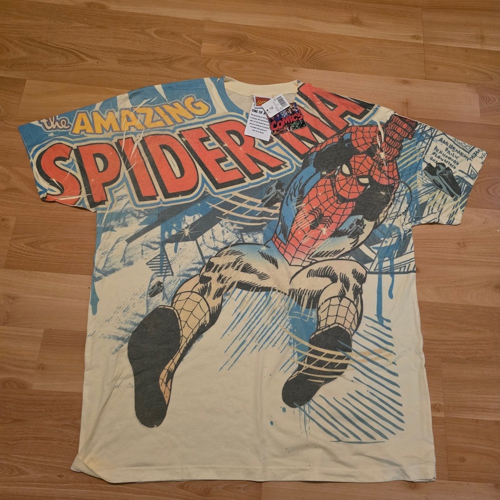 Men’s The Amazing Spider-Man Graphic Tee - Red & Blue ONE OF A KIND